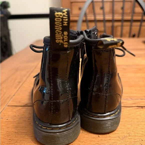 Dr. Martens Shiny Black Kids Boots size 10 - Picture 4 of 9